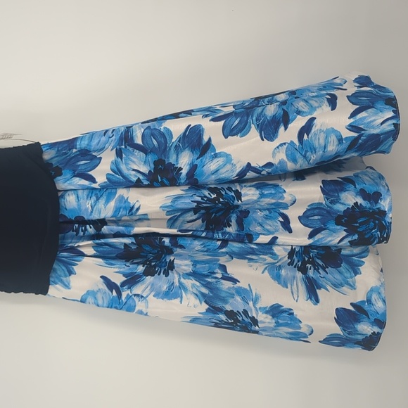 SLNY Blue Sleeveless Floral Halter Dress - Picture 4 of 9